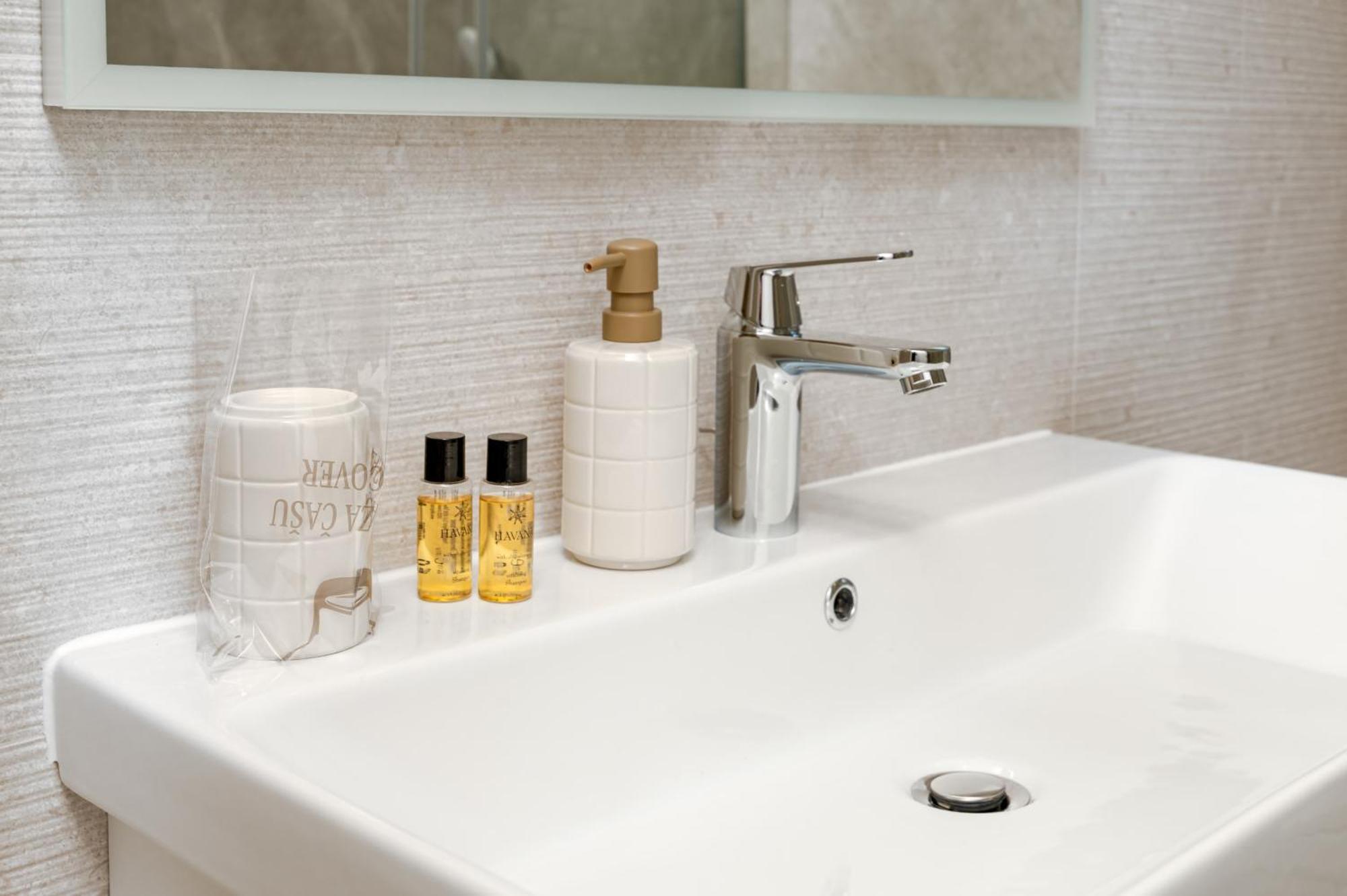 Luxury Adria Sea City & Mountain View Apartment มาคาร์สกา ภายนอก รูปภาพ