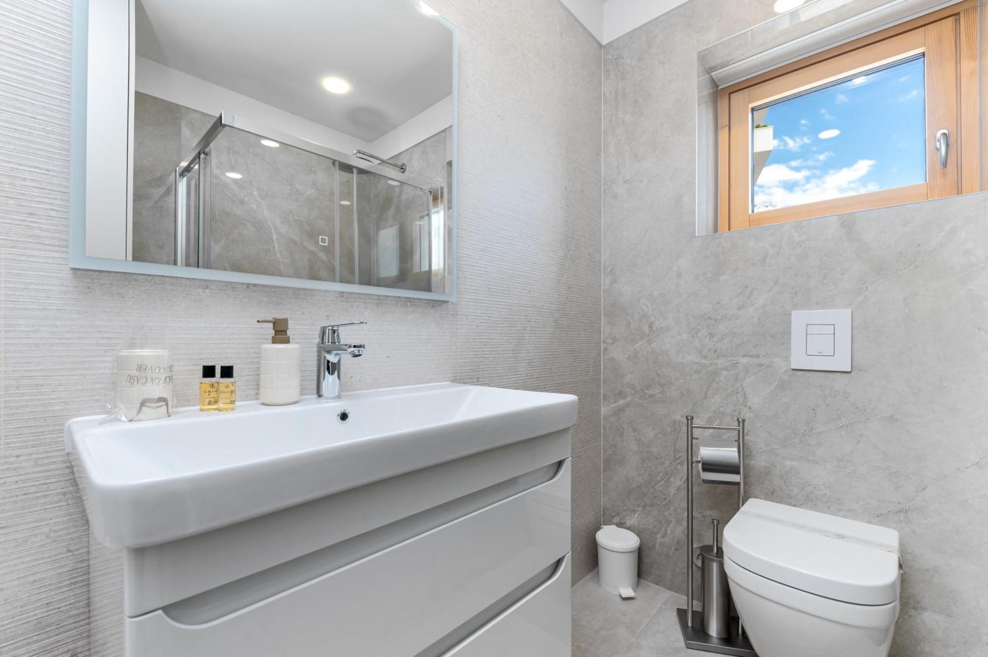 Luxury Adria Sea City & Mountain View Apartment มาคาร์สกา ภายนอก รูปภาพ